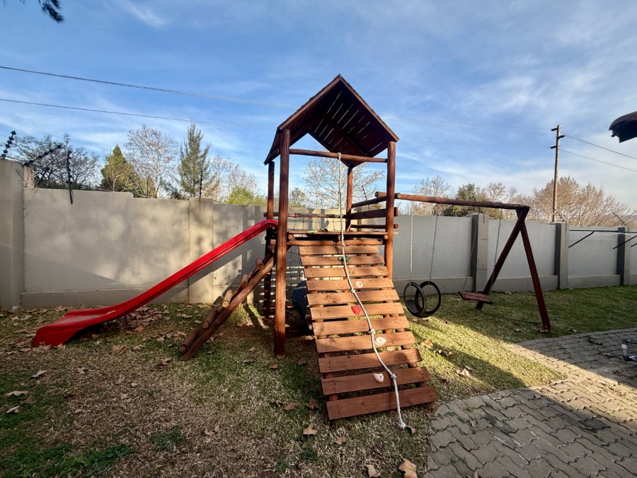 To Let 3 Bedroom Property for Rent in Melodie North West